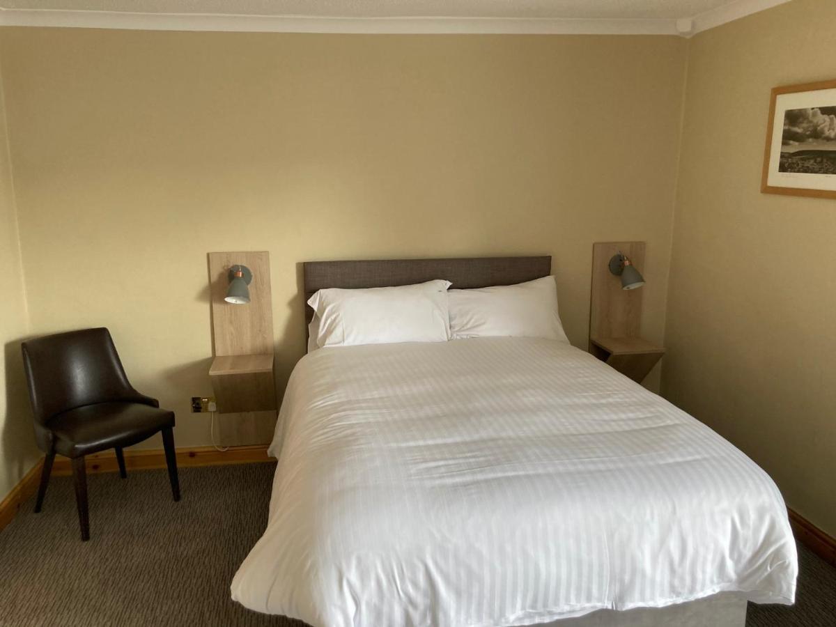 The Waie Inn Copplestone Екстериор снимка